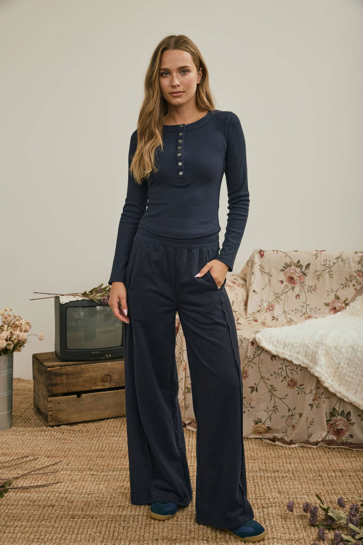FITTED LONG SLEEVE RIBBED HENLEY KNIT TOP