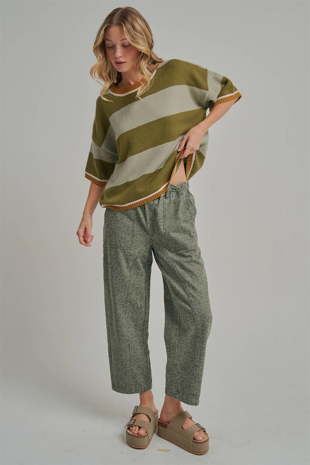 MID RISE CASUAL FIT VINTAGE LEOPARD PANTS