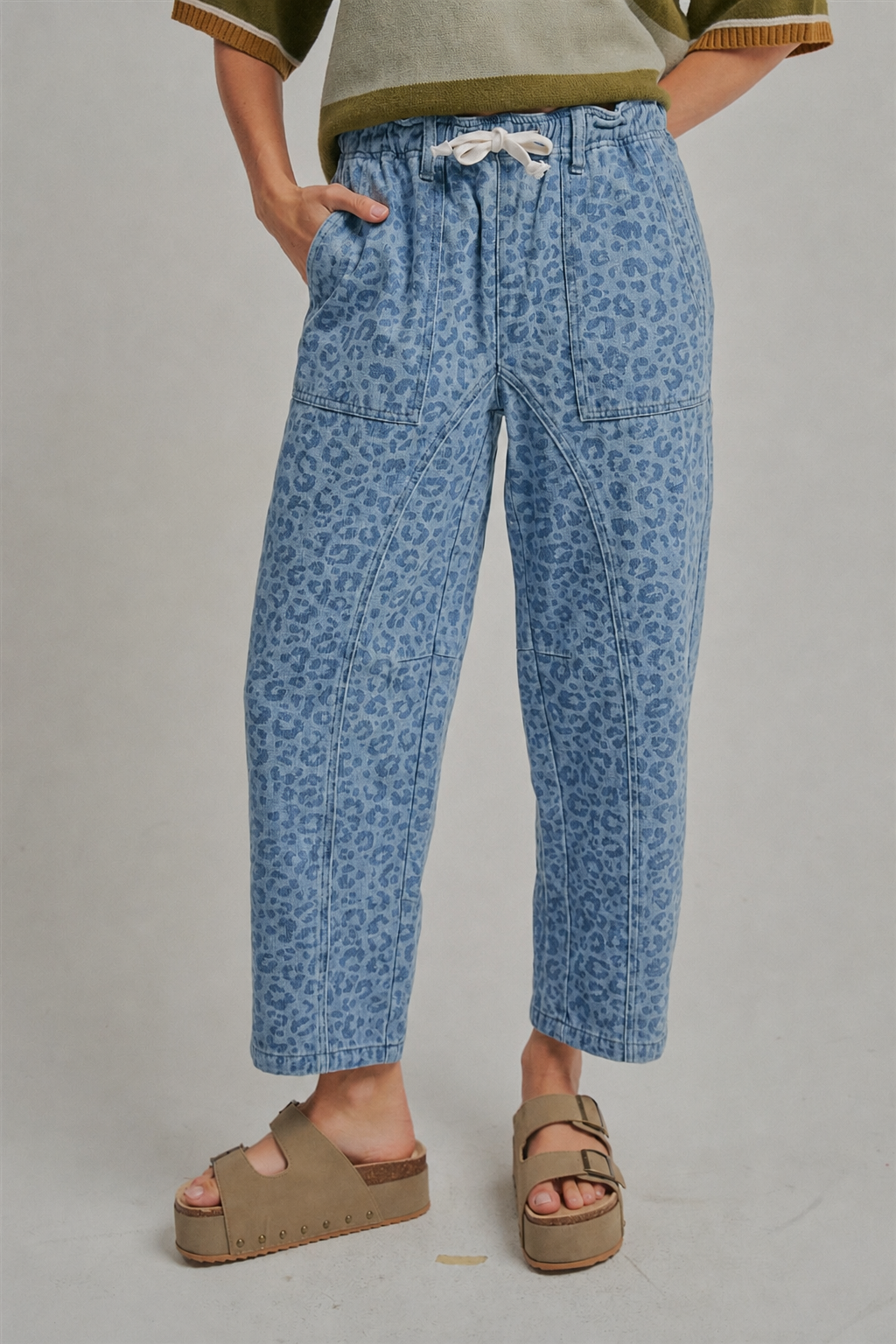 MID RISE CASUAL FIT VINTAGE LEOPARD PANTS