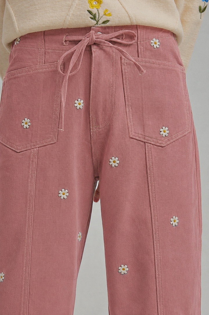 FLORAL EMBROIDERED BARREL SHAPED RELAXED PANTS
