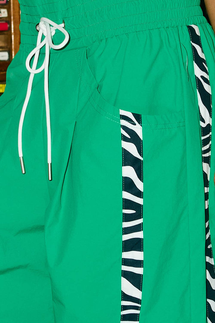 IP5540-ZEBRA | Zebra Side-Striped Wide-Leg Windbreaker Pants
