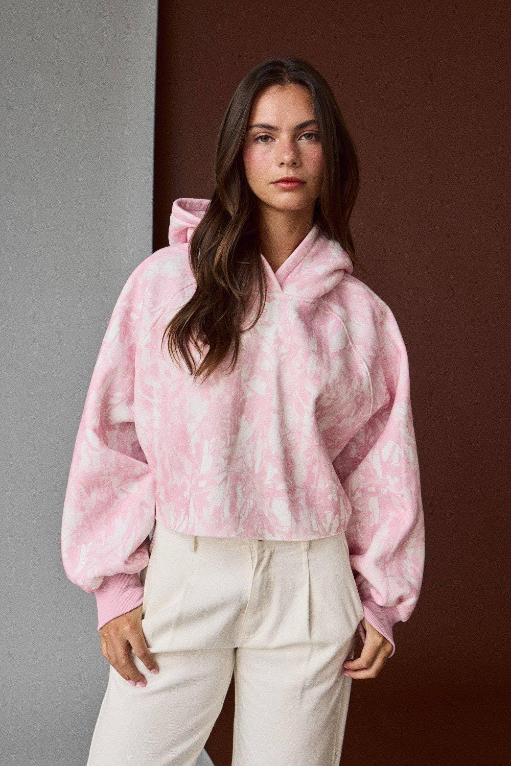 CAMO CROPPED HOODIE TOP