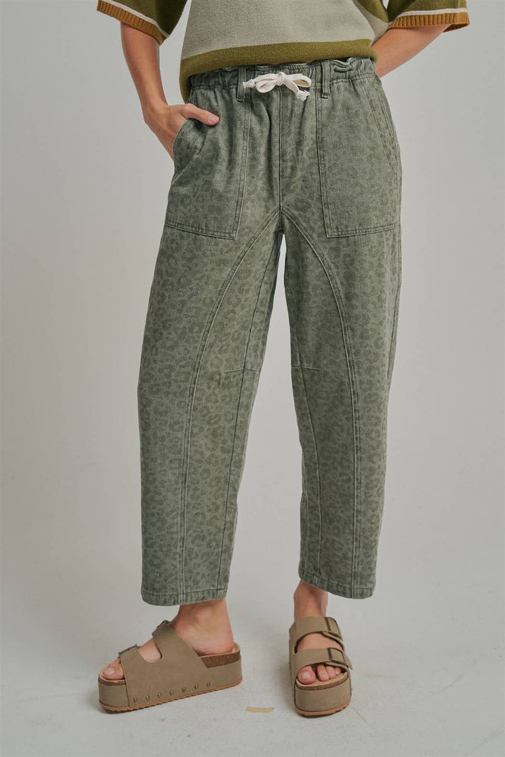 MID RISE CASUAL FIT VINTAGE LEOPARD PANTS