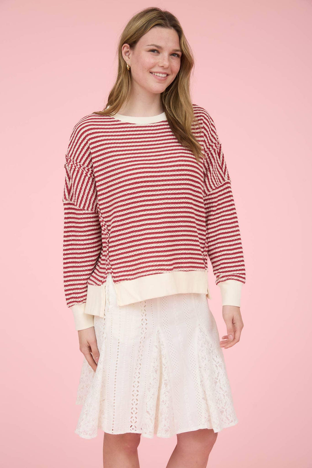 STRIPE EXPOSED SEAM SPLIT HEM LONG SLEEVE KNIT TOP