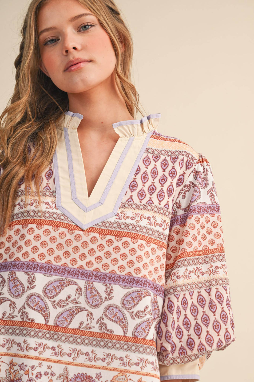 BUBBLE SLEEVE V NECK TOP