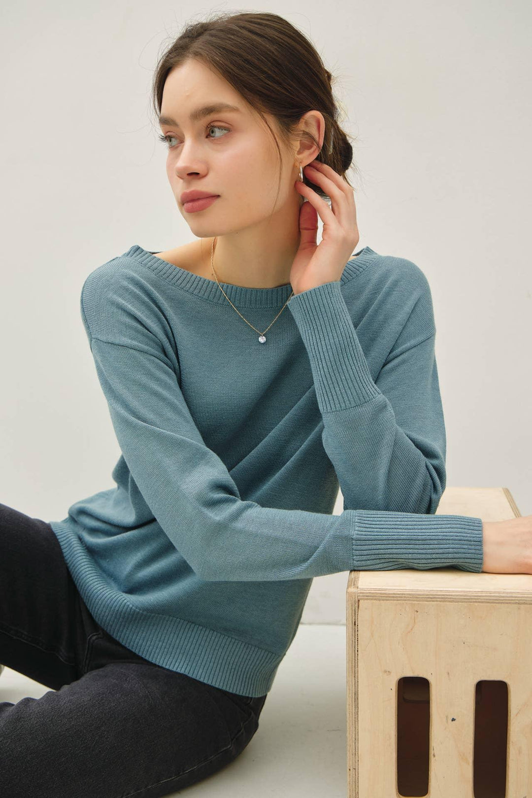 WOOL BLENDED ULTRA SOFT BOAT NECK BASIC SWEATER