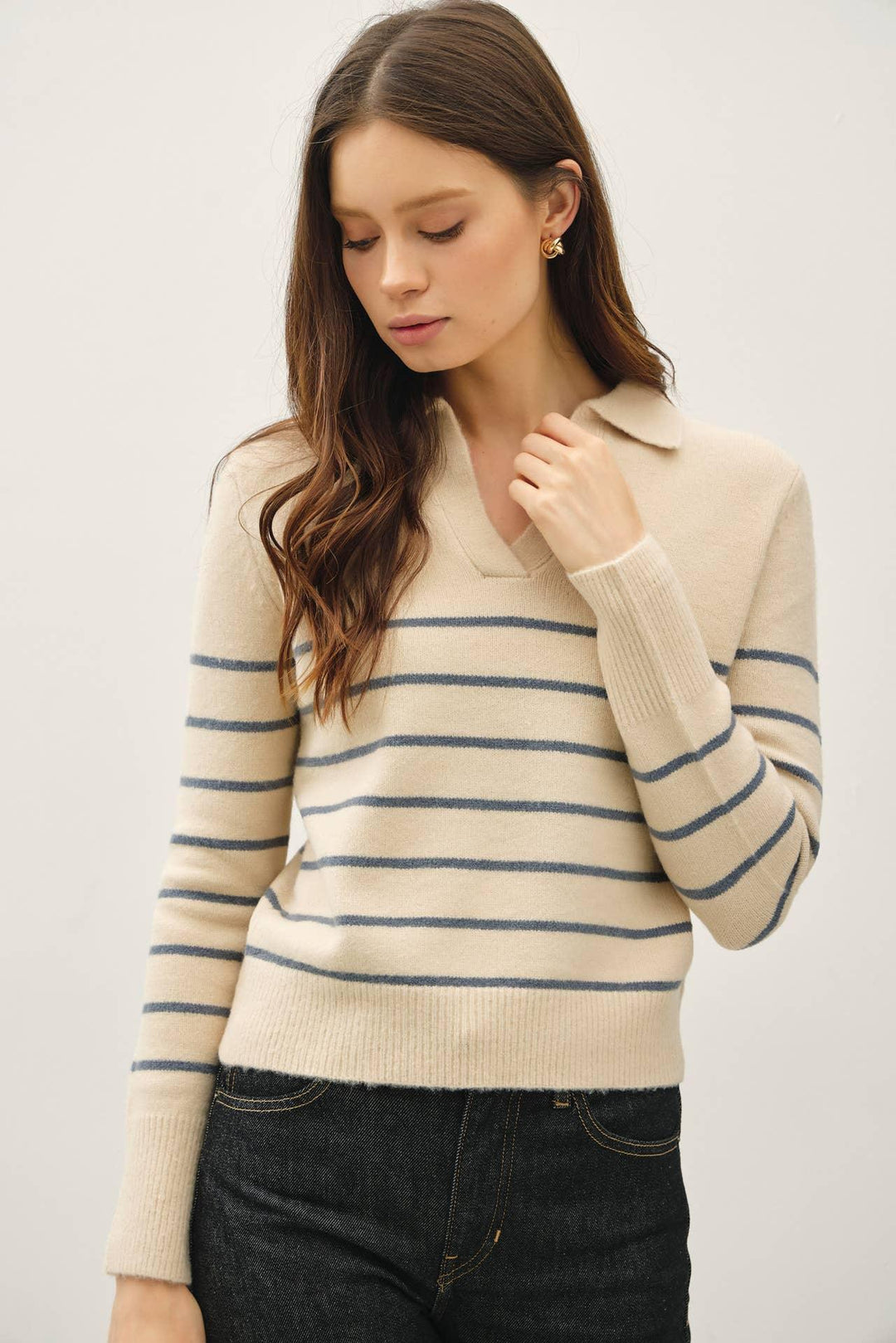 COLLARED V-NECK SWEATER WITH STRIPE