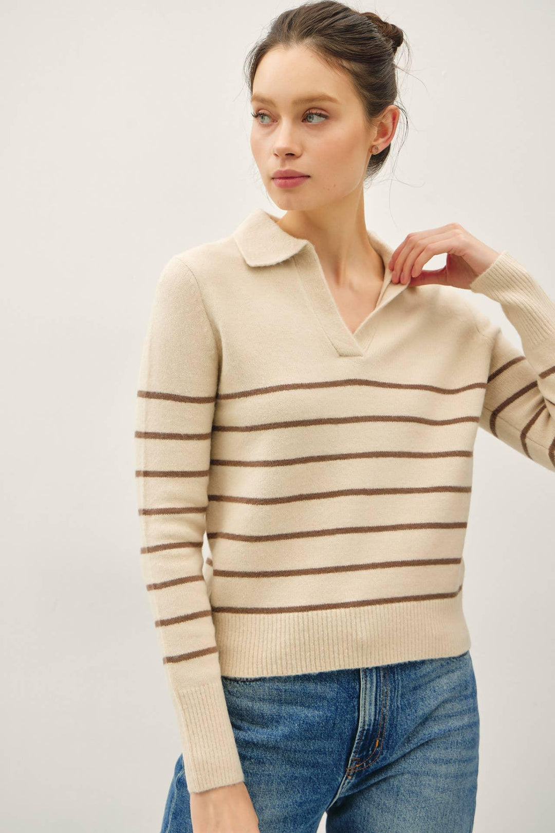 COLLARED V-NECK SWEATER WITH STRIPE