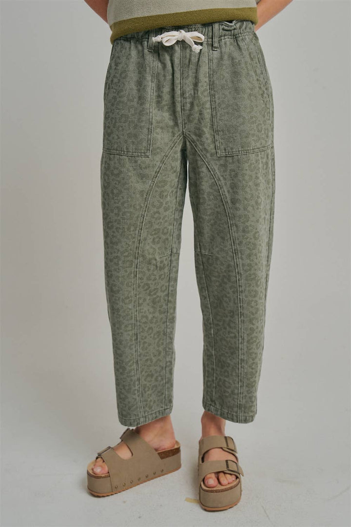 MID RISE CASUAL FIT VINTAGE LEOPARD PANTS