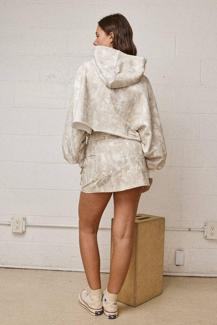 CAMO CROPPED HOODIE TOP