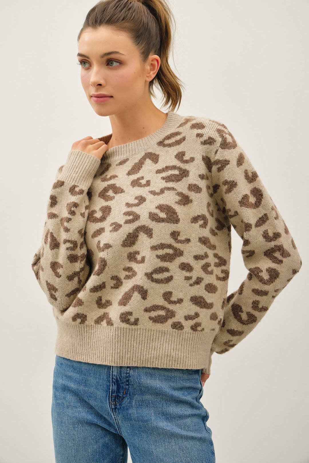 LEOPARD JACUARD CREWNECK SWEATER