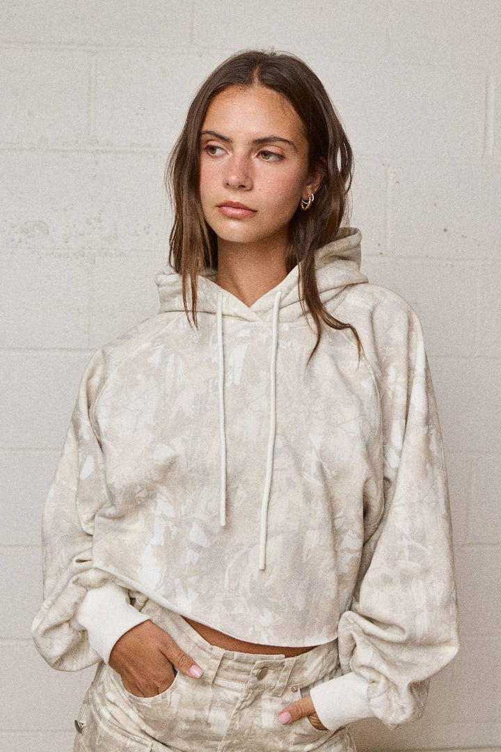 CAMO CROPPED HOODIE TOP