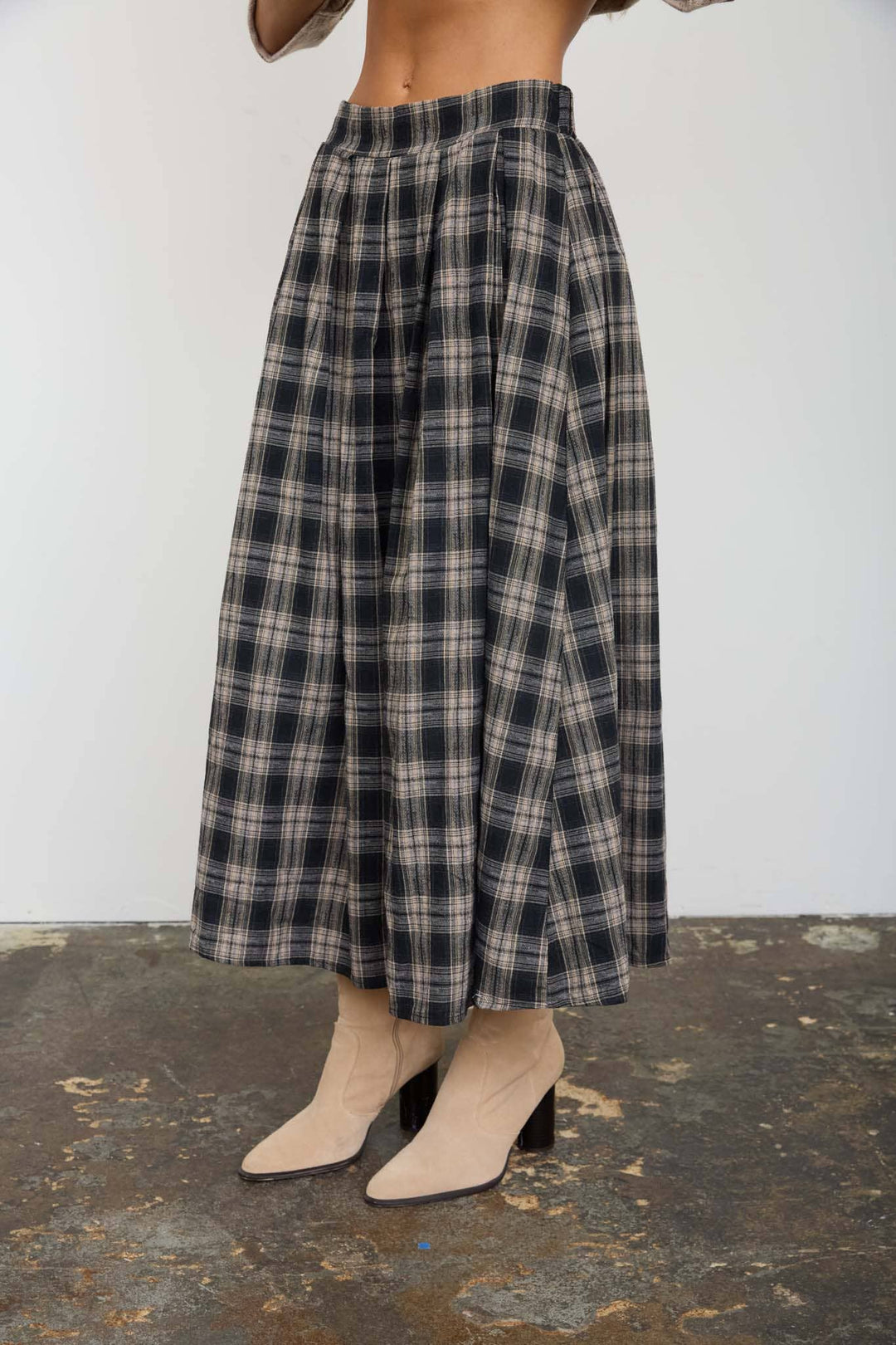 PLAID PLEATED SIDE SLIT MIDI SKIRT