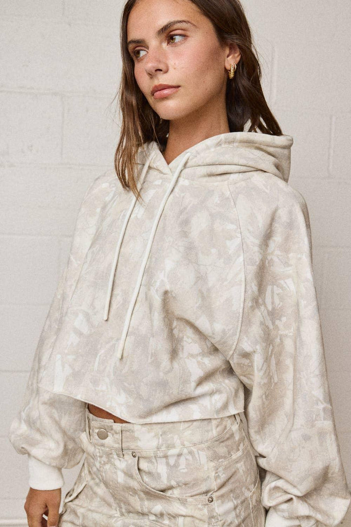 CAMO CROPPED HOODIE TOP