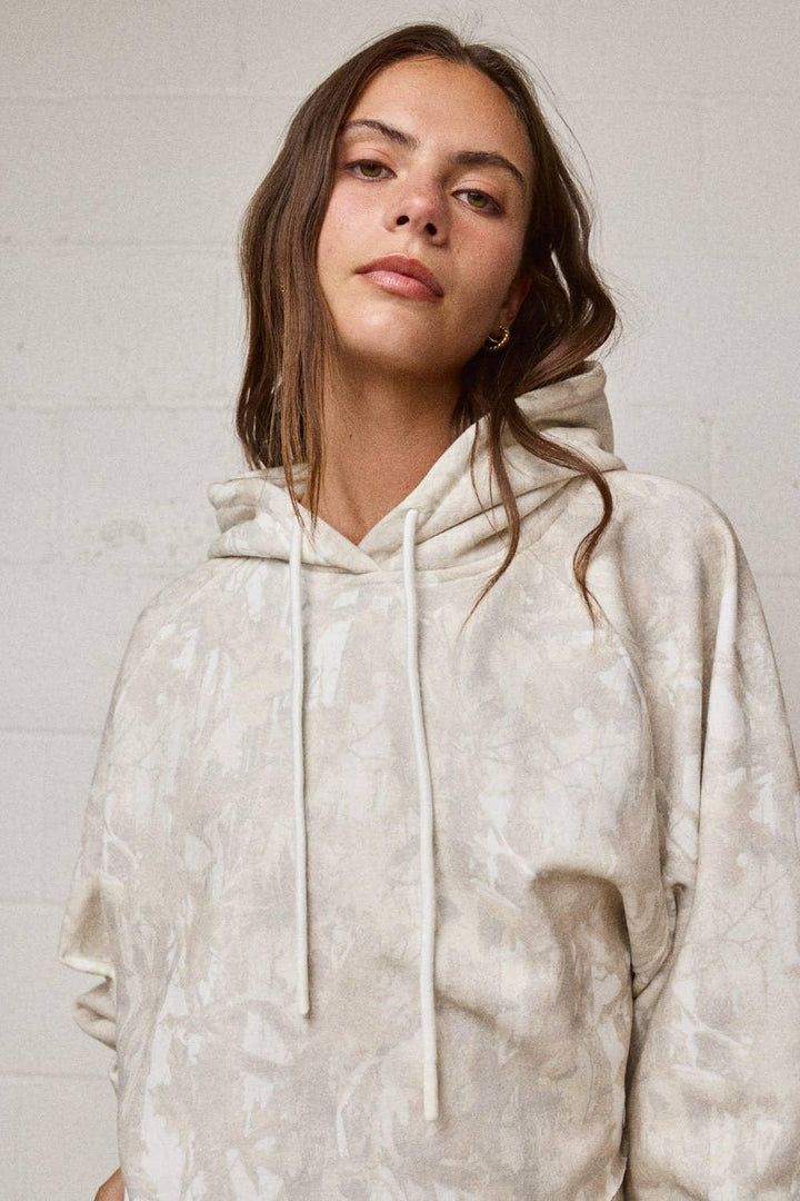 CAMO CROPPED HOODIE TOP