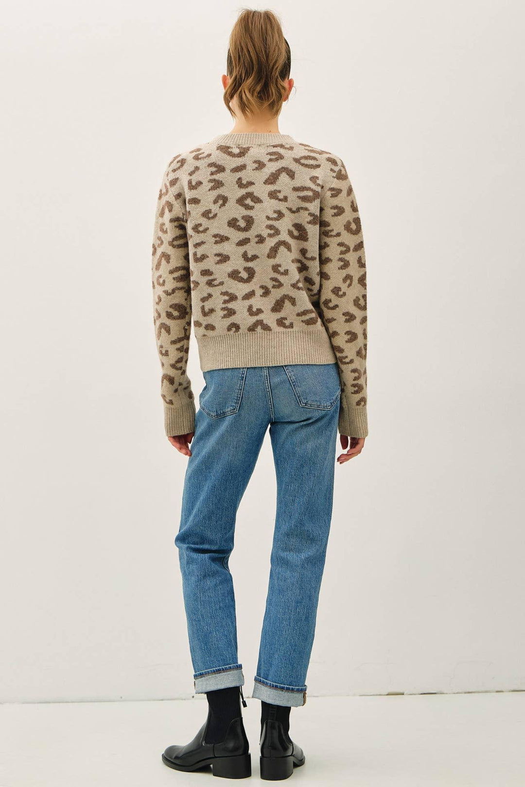 LEOPARD JACUARD CREWNECK SWEATER