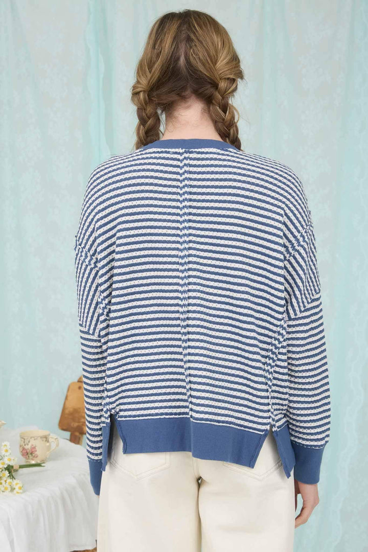 STRIPE EXPOSED SEAM SPLIT HEM LONG SLEEVE KNIT TOP