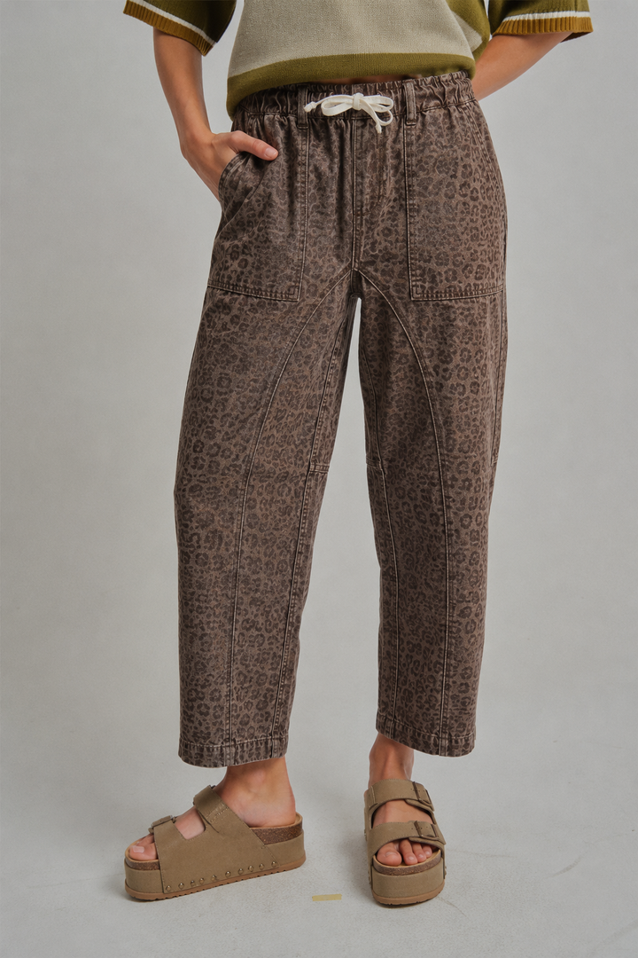 MID RISE CASUAL FIT VINTAGE LEOPARD PANTS