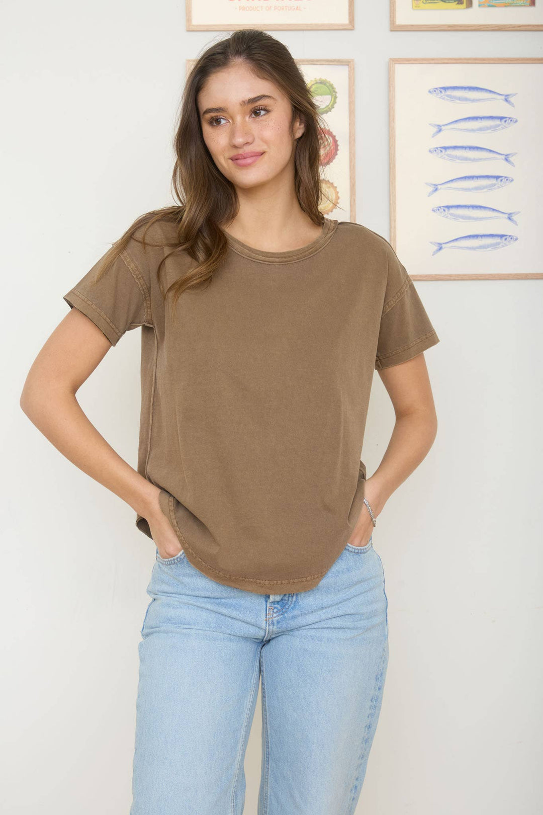 ROUND NECK SHORT SLEEVE EXPOSED SEAM KNIT TOP