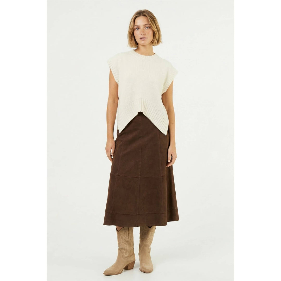 Sweater vest with shark bite hem