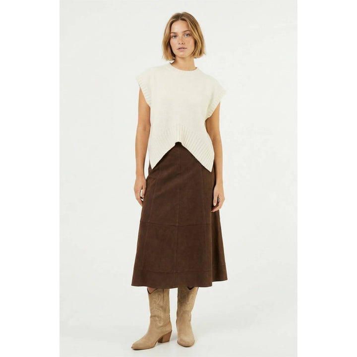 Sweater vest with shark bite hem