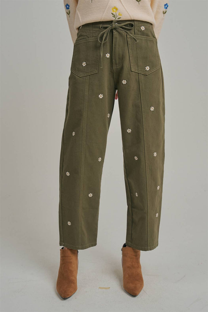 FLORAL EMBROIDERED BARREL SHAPED RELAXED PANTS