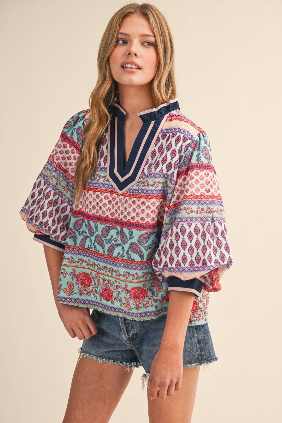 BUBBLE SLEEVE V NECK TOP