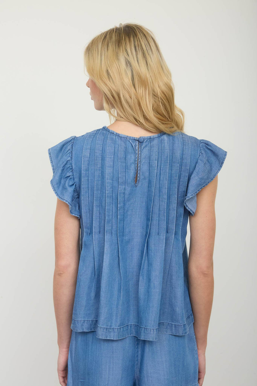 PINTUCK DETAIL RUFFLE SLEEVE DENIM TOP