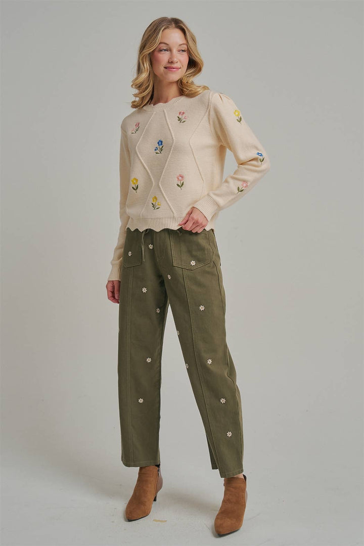 FLORAL EMBROIDERED BARREL SHAPED RELAXED PANTS