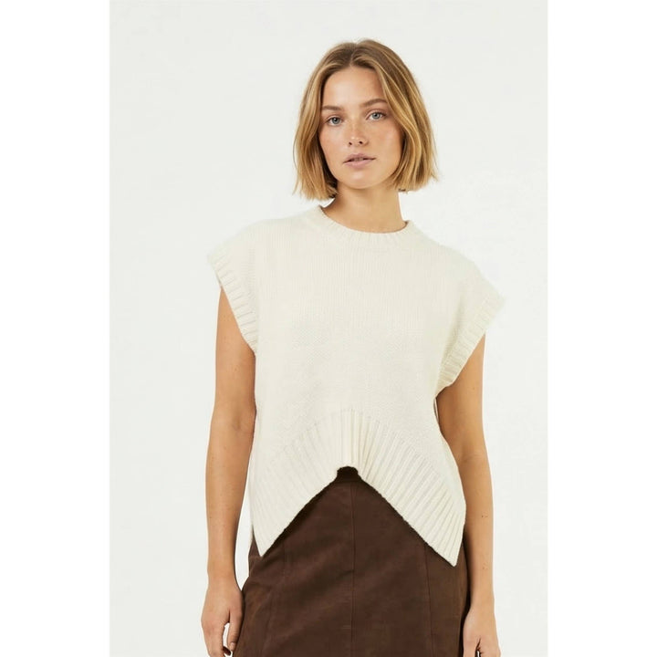 Sweater vest with shark bite hem
