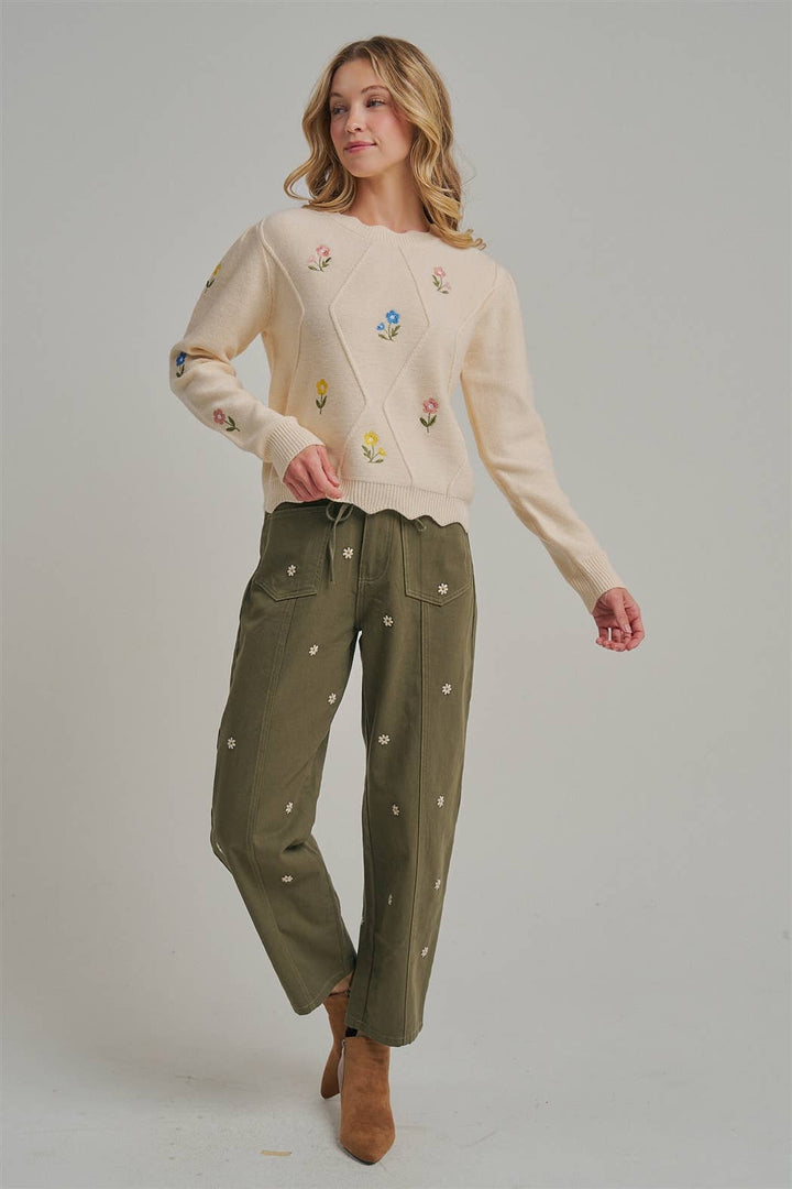 FLORAL EMBROIDERED BARREL SHAPED RELAXED PANTS