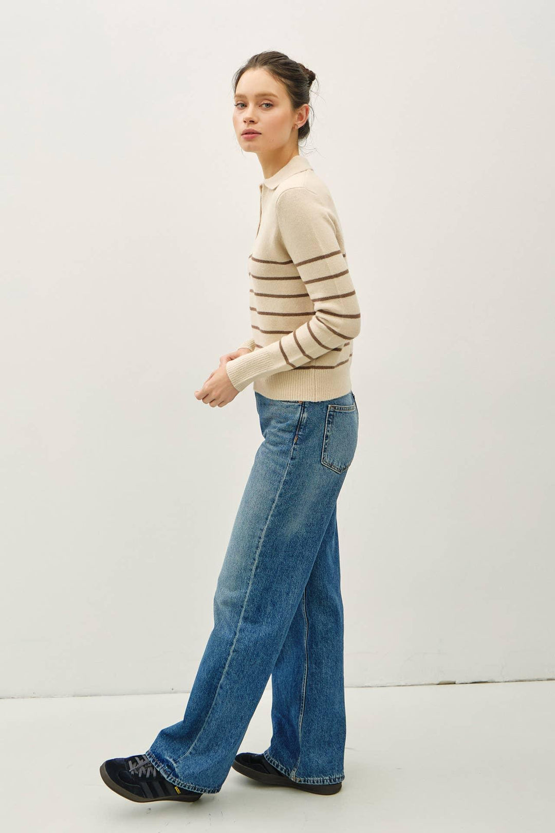 COLLARED V-NECK SWEATER WITH STRIPE