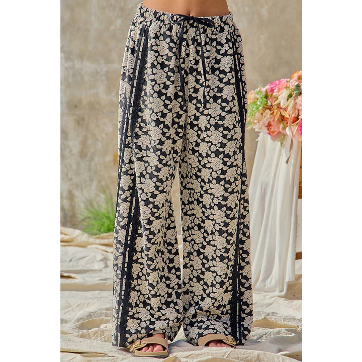 FLORAL JACQUARD SIDE LACE TRIM ELASTIC PANTS