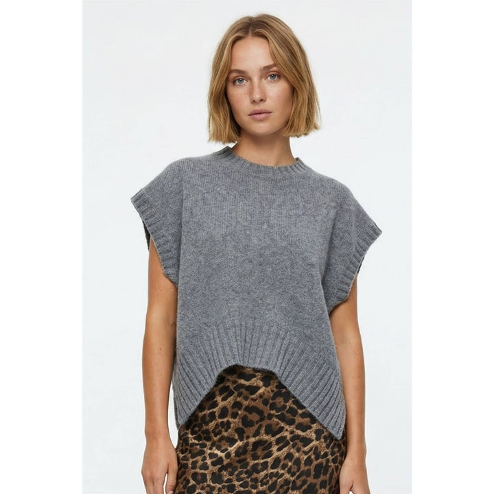 Sweater vest with shark bite hem