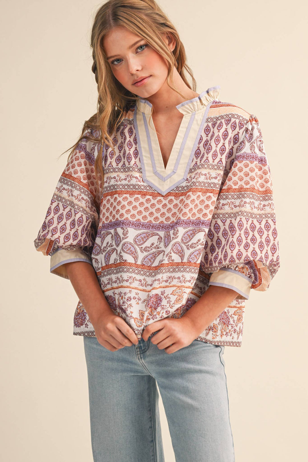 BUBBLE SLEEVE V NECK TOP