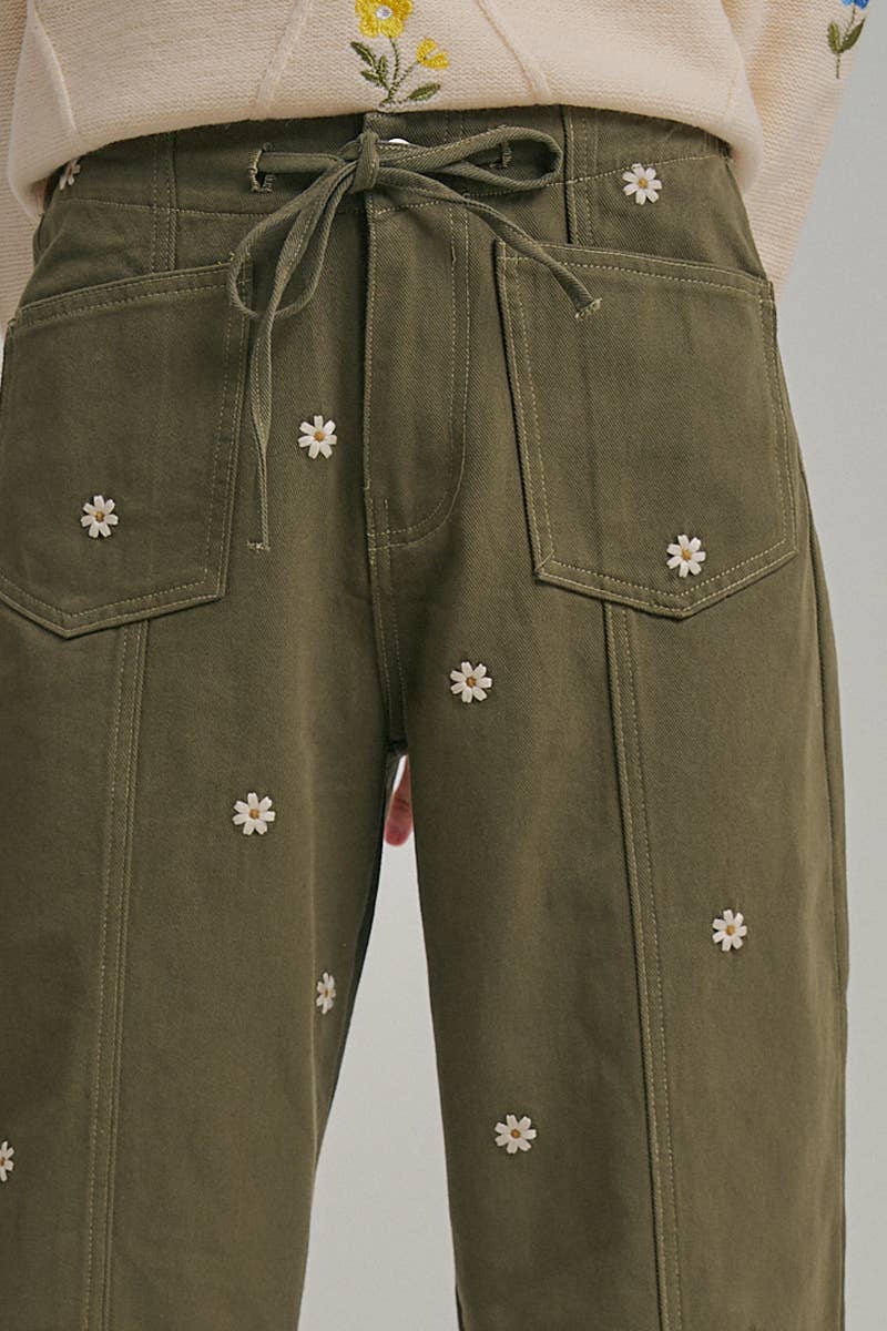 FLORAL EMBROIDERED BARREL SHAPED RELAXED PANTS