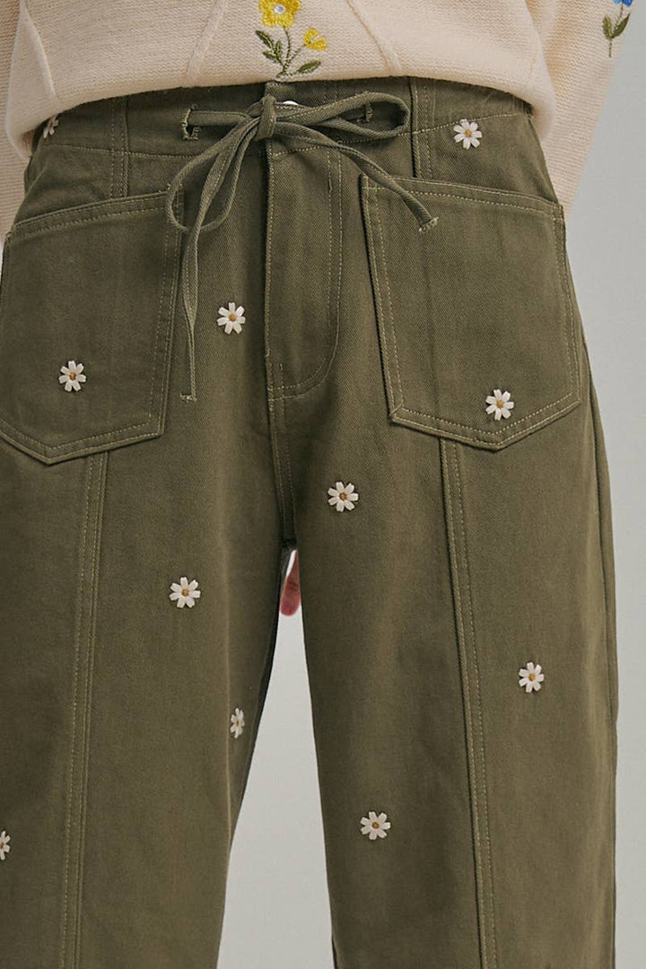 FLORAL EMBROIDERED BARREL SHAPED RELAXED PANTS