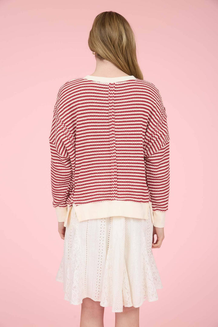 STRIPE EXPOSED SEAM SPLIT HEM LONG SLEEVE KNIT TOP