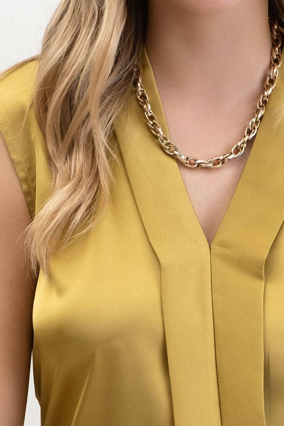 SATIN COLLARED SLEEVELESS BLOUSE