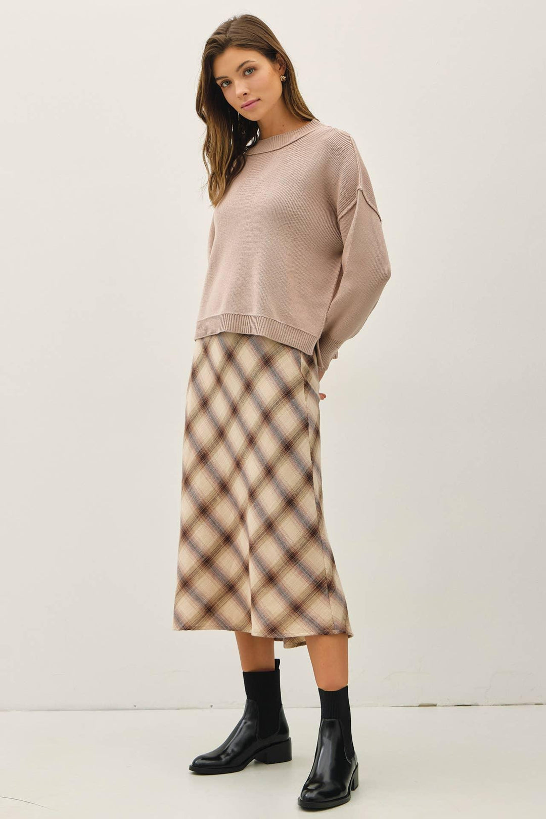 RIBBED KNIT SWEATER WITH RAW SEAM DETAILS