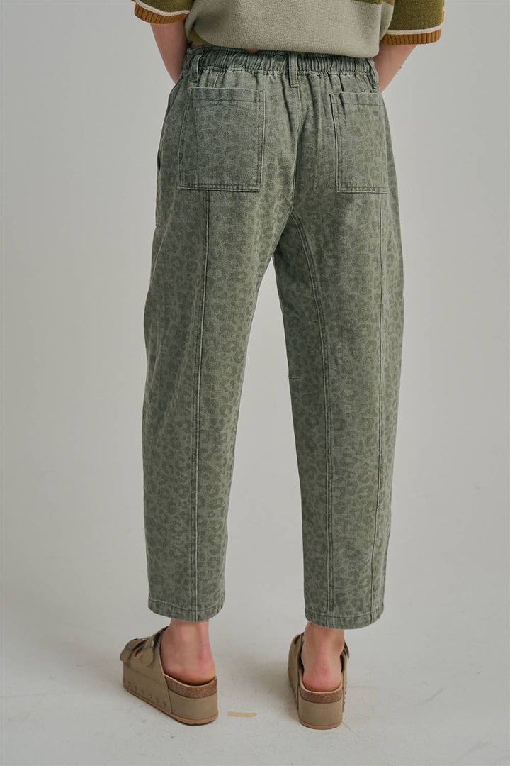 MID RISE CASUAL FIT VINTAGE LEOPARD PANTS