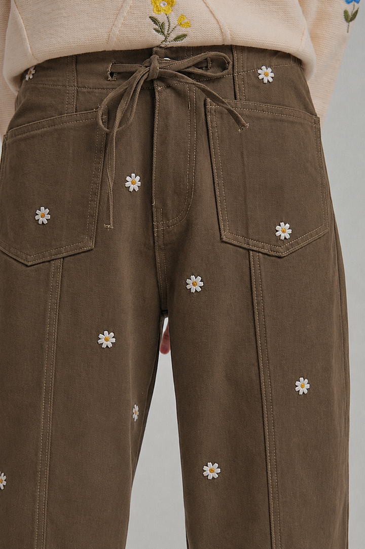 FLORAL EMBROIDERED BARREL SHAPED RELAXED PANTS