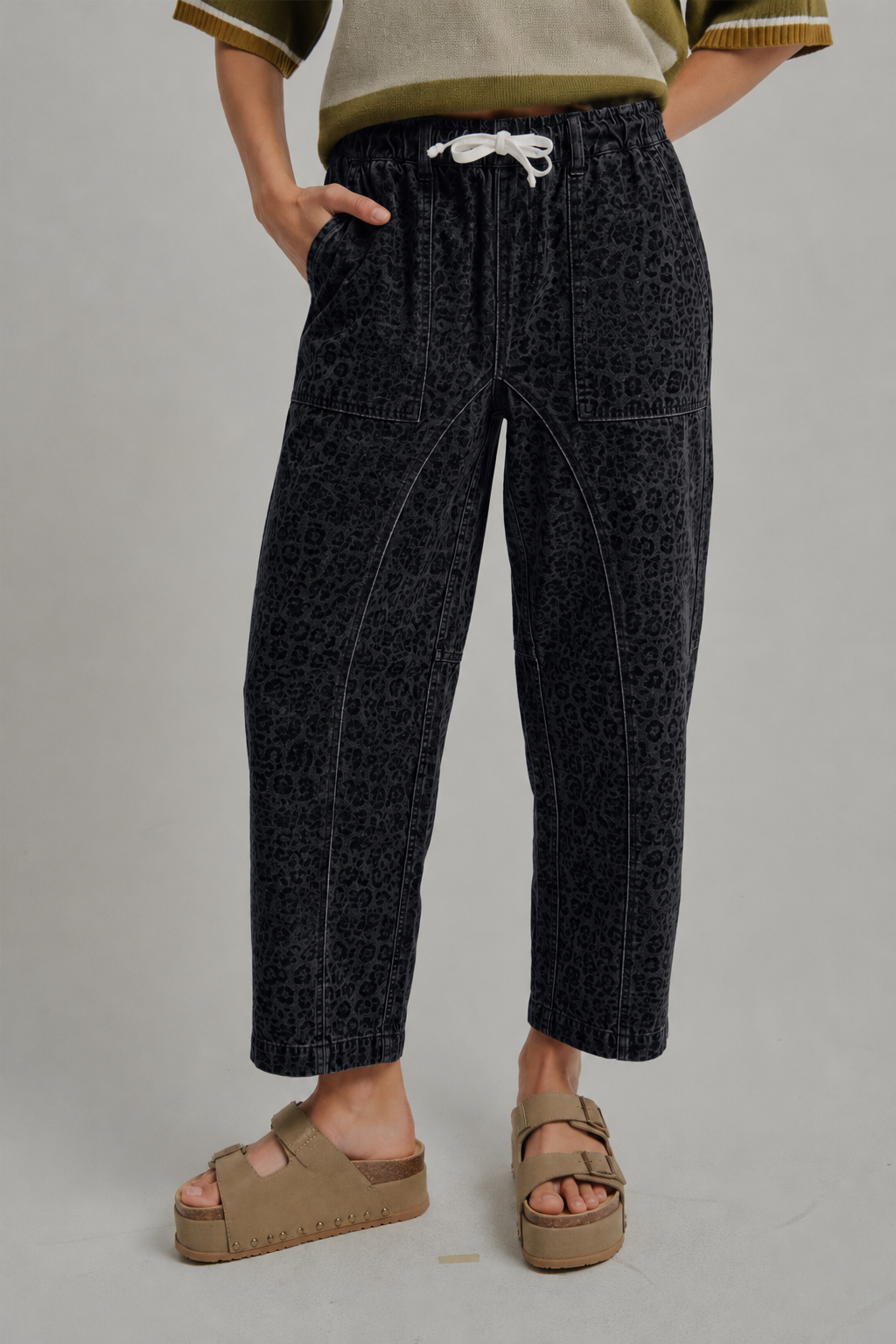 MID RISE CASUAL FIT VINTAGE LEOPARD PANTS