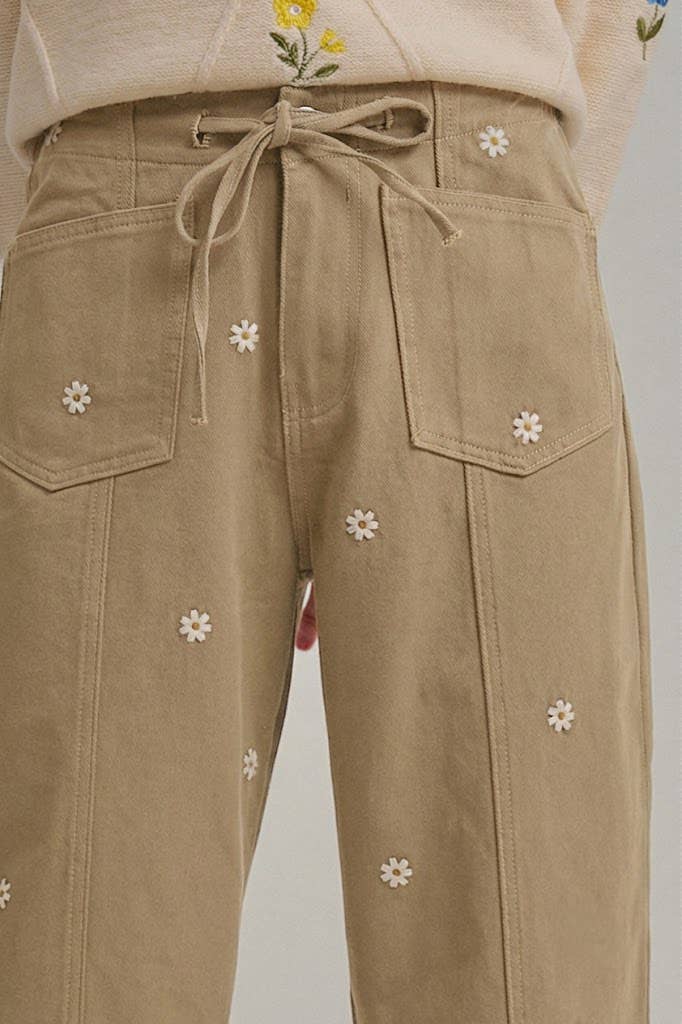 FLORAL EMBROIDERED BARREL SHAPED RELAXED PANTS