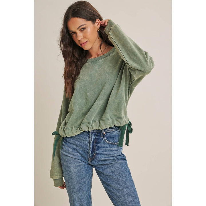 SOFT FADED MINERAL-WASHED SWEATSHIRT WITH CINCHED WAIST